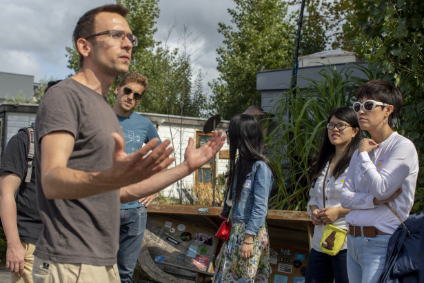 Philip Gladek leads the group around De Ceuvel.